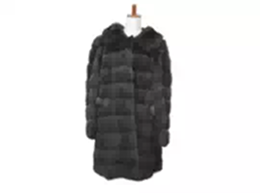 セーブルを含む毛皮数点で