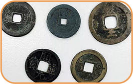 くすんだ古い硬貨
