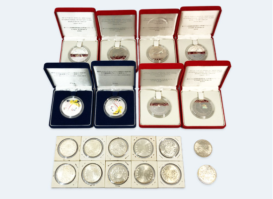 記念硬貨を含む古銭複数枚で