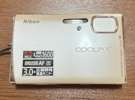 Nikon：ボディ／Canon：交換レンズ付きボディなど3点