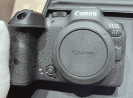 Canon：EOS R7 ボディ／Canon：RF-S 18-45mm F4.5-6.3 IS STMなど3点