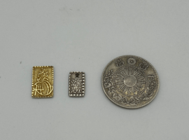 二分金、旧日本銀貨、一朱銀など複数点で