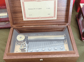 REUGEの置物など4点