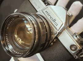MINOLTA：交換レンズ付きボディ／Canon：ボディなど5点