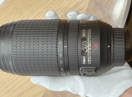Nikon：AF-S NIKKOR 70-300mm F4.5-5.6G ED VR／Nikon：D3200 ボディ ブラックなど3点