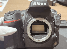 Nikon：ボディ／Nikon：レンズなど2点