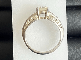 Pt900 / ダイヤモンド / 1.37ct / メレダイヤ / 1.072ctなど2点(北海道札幌市手稲区・出張買取）｜宝石の高価買取なら【バイセル】