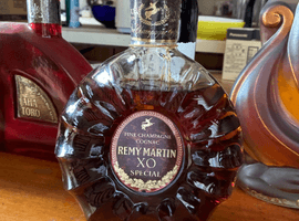 ブランデー／REMY MARTIN：XO スペシャル 旧 クリアボトル_状態ランク：Bなど3点（大阪府旭川市・出張買取）｜お酒の高価買取なら【バイセル】