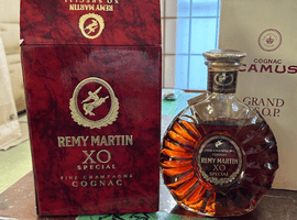 ブランデー／REMY MARTIN：XO スペシャル 旧 クリアボトル_状態ランク：Dなど35点（神奈川県横浜市青葉区・出張買取）｜お酒の高価買取なら【バイセル】