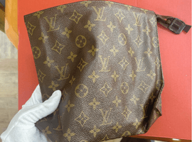 LOUIS VUITTON / モノグラム / ポッシュトワレット / M47542 / 状態ランク：Bなど2点