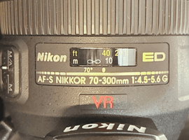 Nikon：交換レンズ付きボディ／Nikon：レンズなど2点