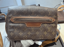 ショルダーバッグ:LOUIS VUITTONなど4点