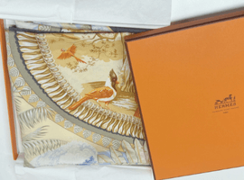 スカーフ：HERMES／カレ 90 「ETRIERS DU DUC (公爵の鎧具)」など3点