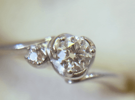 リング:4°C/Pt950/メレダイヤなど4点