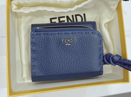 折り財布:FENDIなど7点