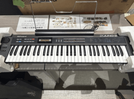 キーボード／シンセサイザー：Rolandなど3点