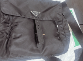 PRADA テスートナイロン フラップ ショルダーバッグ など8点（大阪府大阪市鶴見区・店頭買取）｜ブランド品の高価買取なら【バイセル】