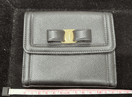 折り財布:Salvatore Ferragamoなど3点