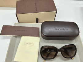 サングラス：LOUIS VUITTONなど3点