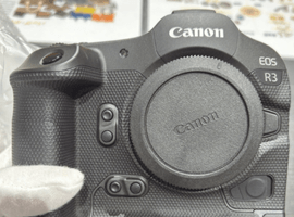 Canon：EOS R3 ボディなど3点