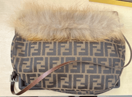 ショルダーバッグ：FENDIなど3点