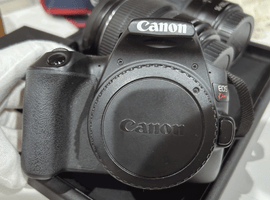 Canon：EOS Kiss X10 ボディ ブラックなど3点