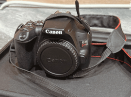 Canon：EOS Kiss X10 ボディ ブラックなど8点