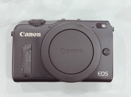 Canon：EOS M2 ボディ ブラックなど5点