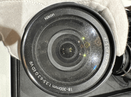 Nikon:AF-S DX NIKKOR 18-300mm F3.5-6.3G ED VRなど3点
