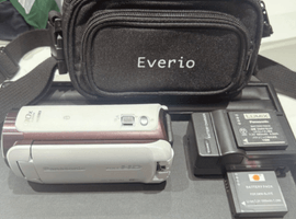 Panasonic：デジタルハイビジョンビデオカメラ　HC-W570M-W ホワイトなど3点