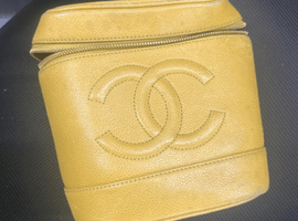 シャネル キャビアスキン 縦型バニティバッグなど3点