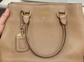 ハンドバッグ：PRADAなど3点