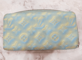 LOUIS VUITTON：ジッピー・ウォレットなど4点