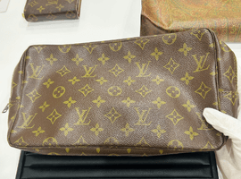 LOUIS VUITTON:トゥルース・トワレット 28など3点