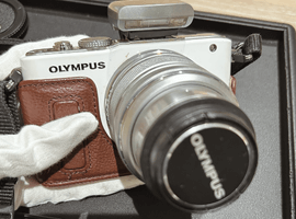 Olympus：PEN Lite E-PL3 レンズキット ホワイトなど6点