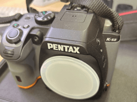 Pentax：K-S2 ブラック×オレンジなど3点