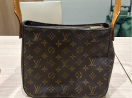 LOUIS VUITTON ：モノグラムルーピング MMなど4点