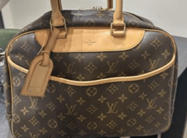 LOUIS VUITTON ：モノグラムドーヴィルなど3点（東京都世田谷区よりご来店・店頭買取）｜ブランド品の高価買取なら【バイセル】