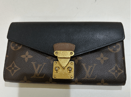 LOUIS VUITTON ：モノグラムポルトフォイユパラスなど3点