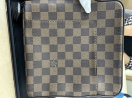 LOUIS VUITTON ：ダミエオラフ PMなど4点