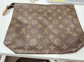 LOUIS VUITTON ：モノグラムポッシュトワレットなど5点