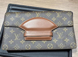 LOUIS VUITTON ：モノグラムシャイヨーなど3点