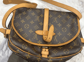 LOUIS VUITTON ：モノグラムソミュール 30など10点（東京都江戸川区よりご来店・店頭買取）｜ブランド品の高価買取なら【バイセル】