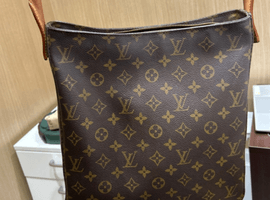 LOUIS VUITTON ：モノグラムルーピング GMなど13点（熊本県熊本市中央区よりご来店・店頭買取）｜ブランド品の高価買取なら【バイセル】