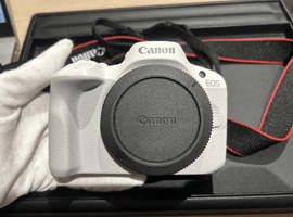 ミラーレス一眼カメラ／Canon：EOS R50 ボディ ホワイトなど3点
