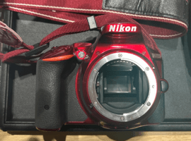デジタルカメラ／Nikon：D5500 ボディ レッドなど5点