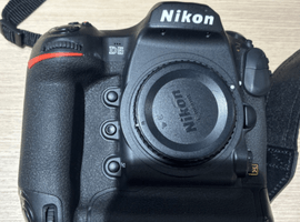 デジタルカメラ/Nikon:D5 ボディXQD-Type)など3点