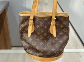 LOUIS VUITTON ：モノグラムバケット PMなど5点（愛知県東海市よりご来店・店頭買取）｜ブランド品の高価買取なら【バイセル】