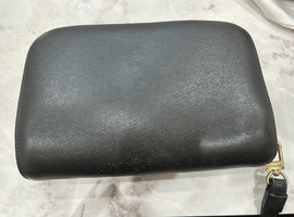 LOUIS VUITTON ：タイガバイカルなど4点