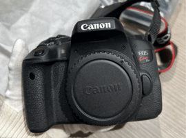 デジタル一眼レフカメラ／Canon：EOS Kiss X8i ボディなど3点